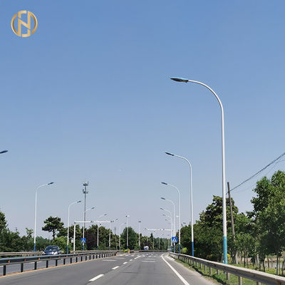 6 - 15M عمود إنارة شارع مضاد للتآكل فولاذي خفيف مع تصميم مختلف