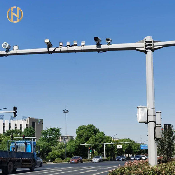 مثمنة الشكل الصلب CCTV القطب 3-20M تصاعد ارتفاع مقاومة الرياح